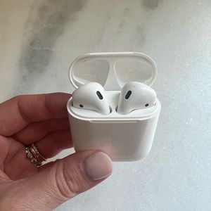 AirPods